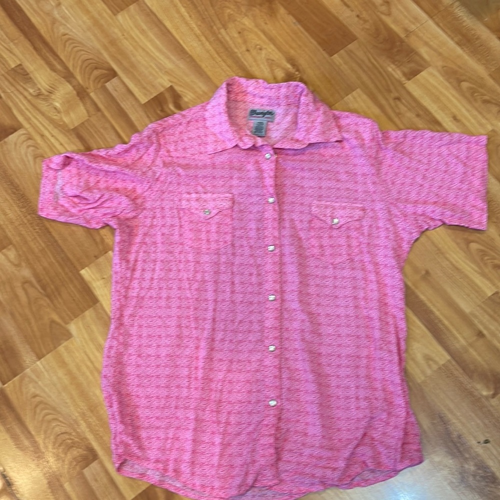 Woman’s Wrangler Pearl Snap!